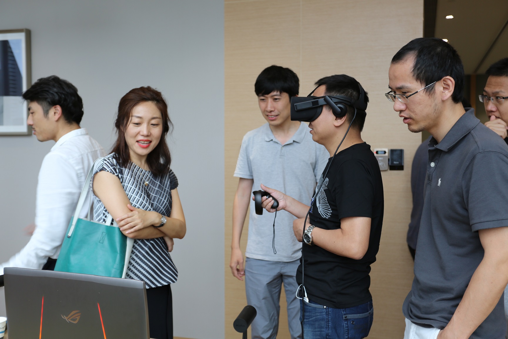 �з�ְԱ��������VR��ư���