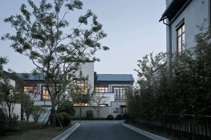 �ڲ��޽������Ժ���ձ鰲�����޽����辶֮���Ա�������������˽����